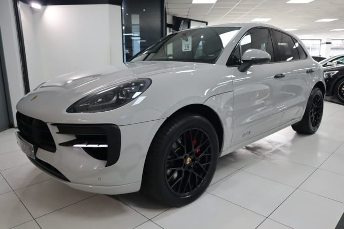 2025 Porsche Macan