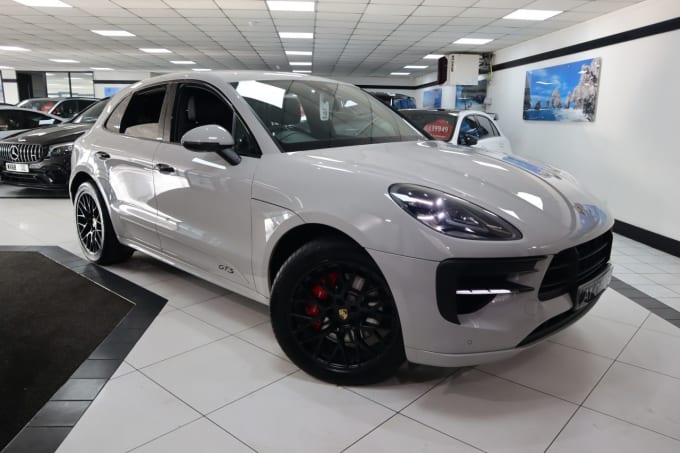 2025 Porsche Macan