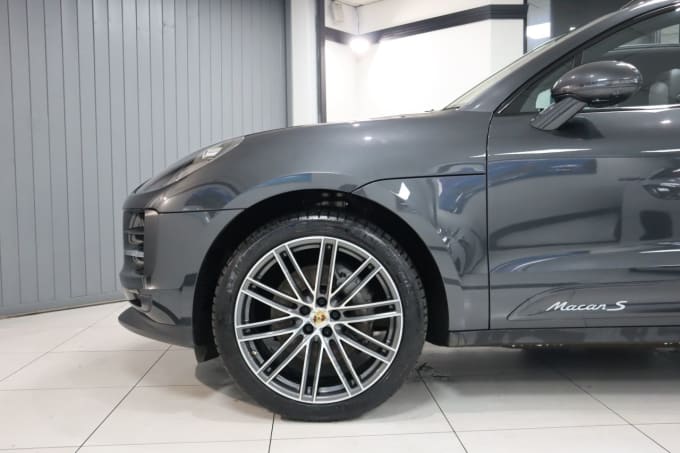 2025 Porsche Macan