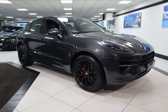 2025 Porsche Macan