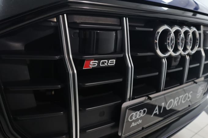 2025 Audi Sq8