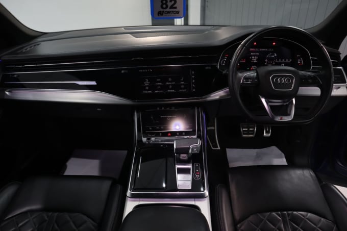 2025 Audi Sq8