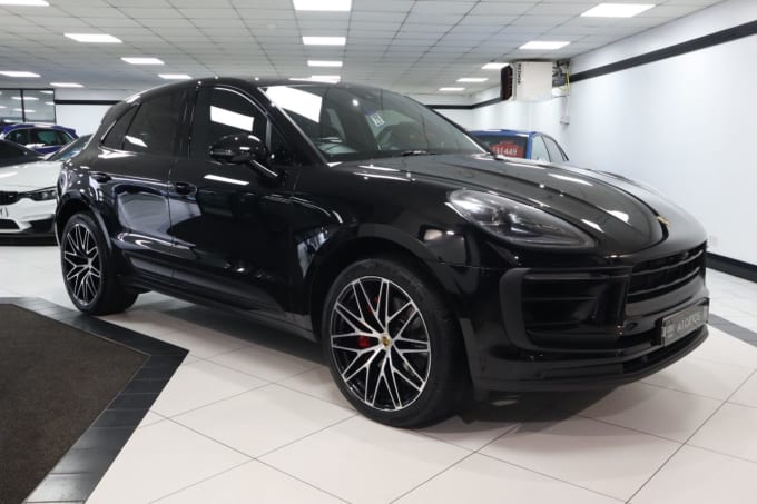 2025 Porsche Macan