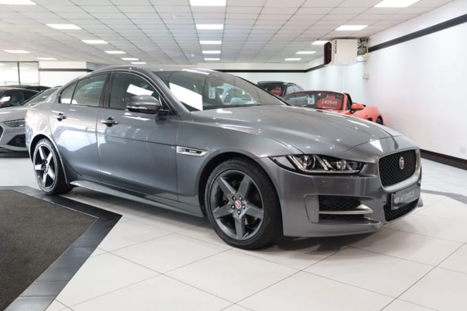 2025 Jaguar Xe