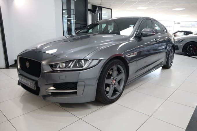 2025 Jaguar Xe