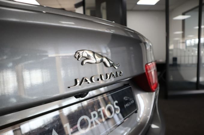 2025 Jaguar Xe