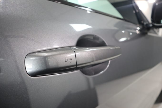 2025 Jaguar Xe