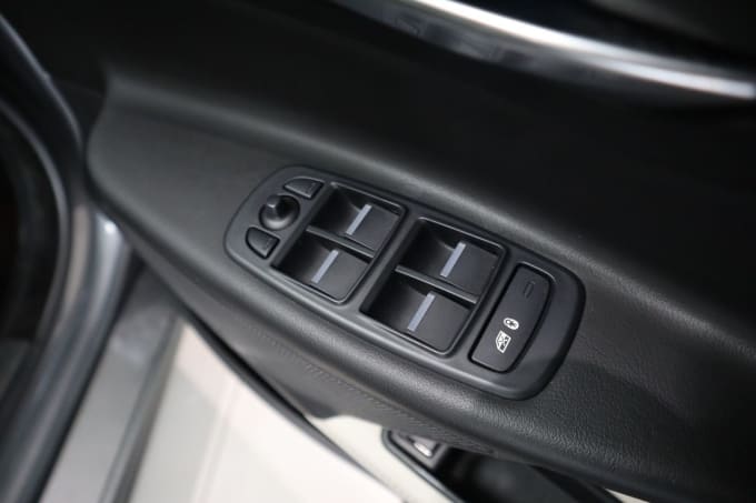 2025 Jaguar Xe