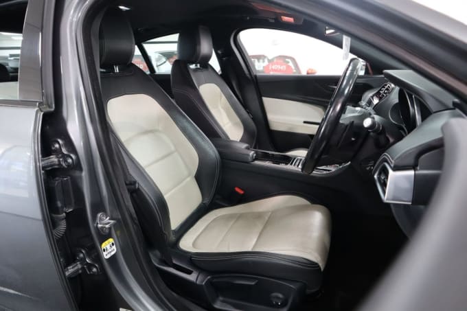 2025 Jaguar Xe
