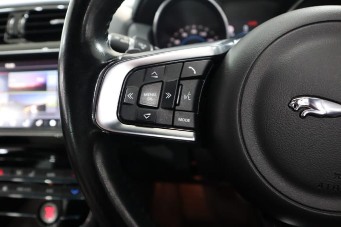 2025 Jaguar Xe