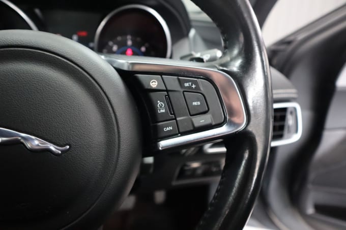 2025 Jaguar Xe