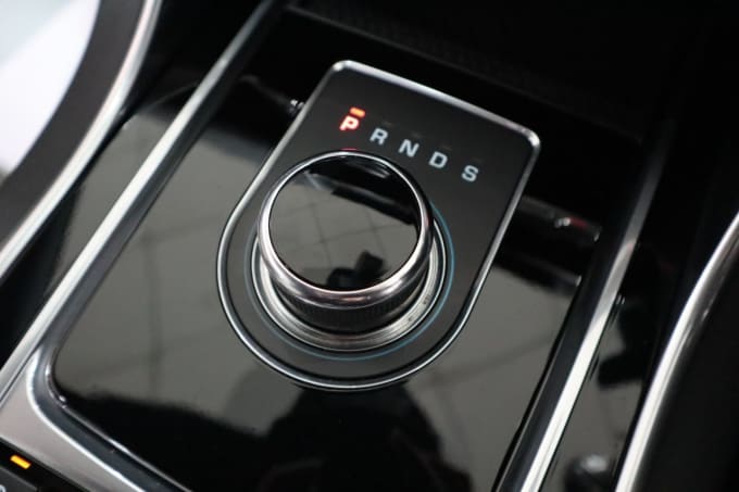 2025 Jaguar Xe