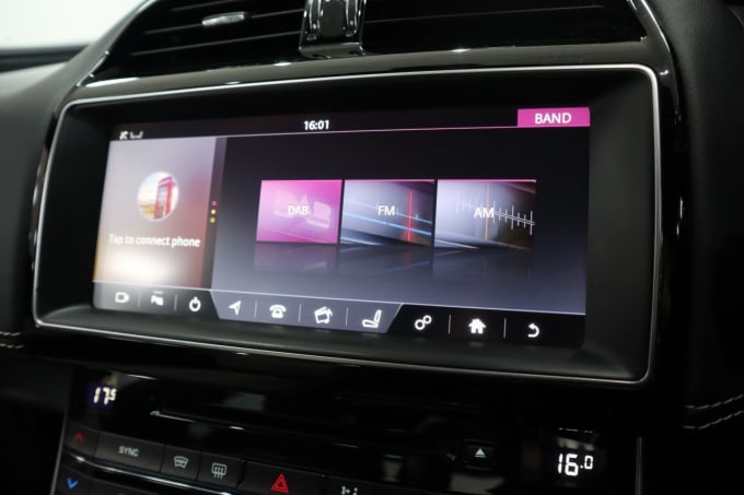 2025 Jaguar Xe