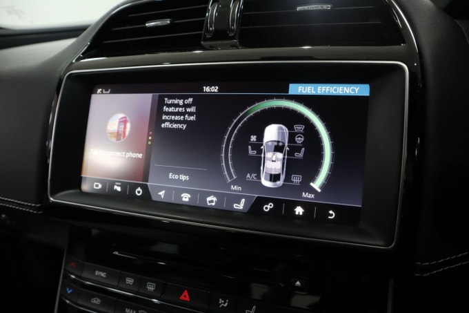 2025 Jaguar Xe