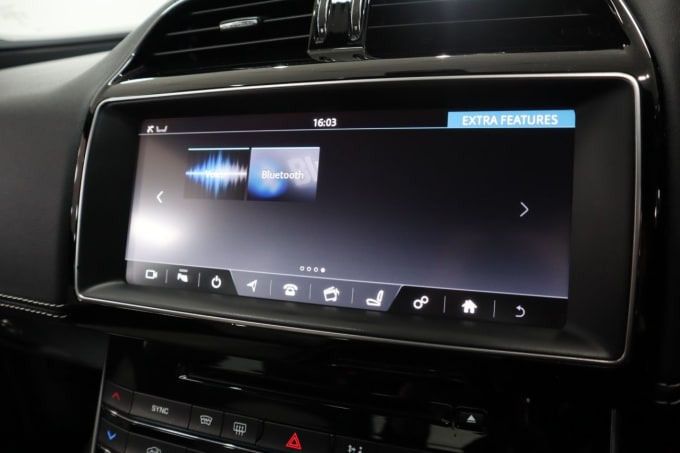 2025 Jaguar Xe