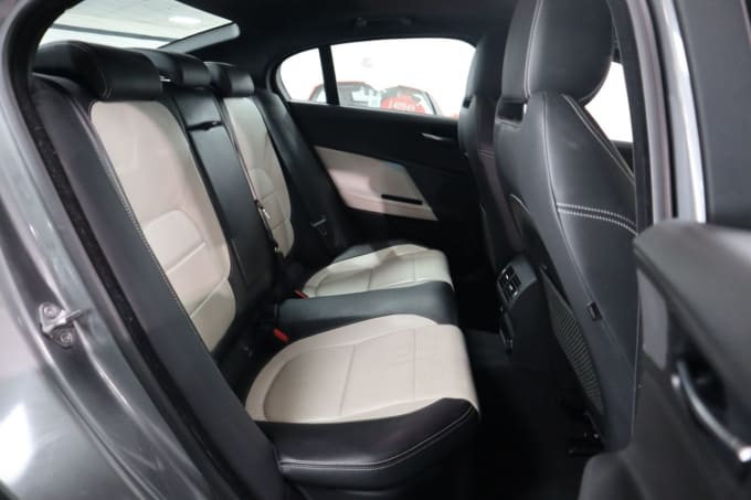 2025 Jaguar Xe