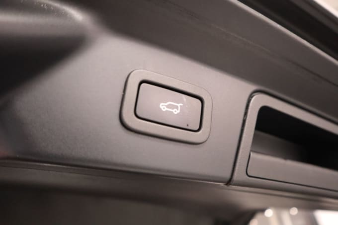 2025 Land Rover Range Rover Velar