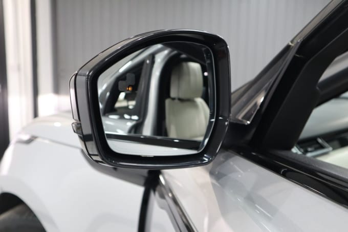 2025 Land Rover Range Rover Velar