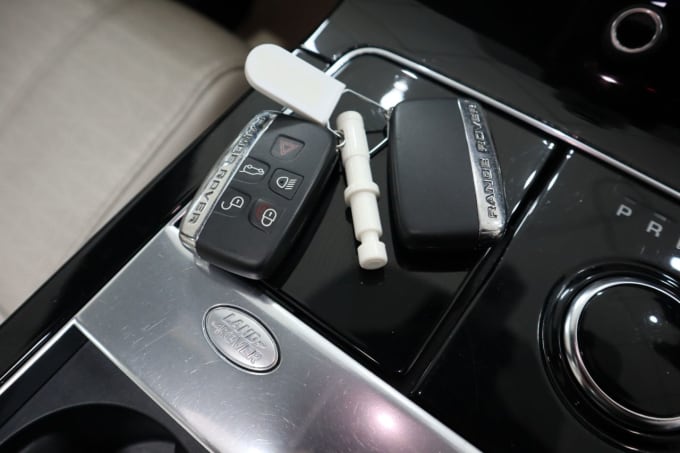 2025 Land Rover Range Rover Velar