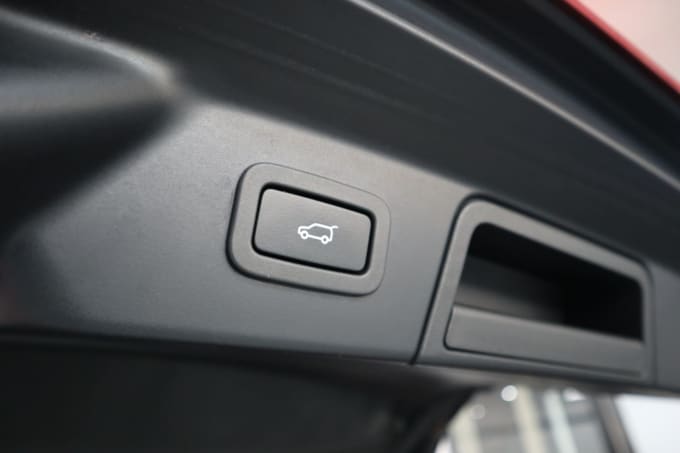 2025 Land Rover Range Rover Velar
