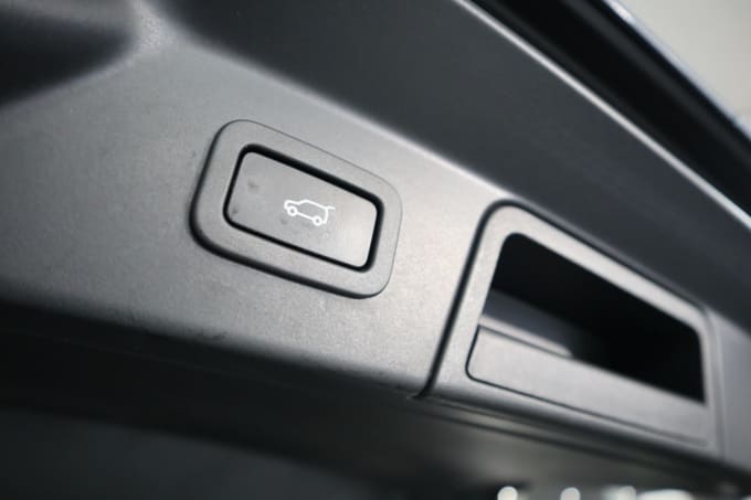 2025 Land Rover Range Rover Velar