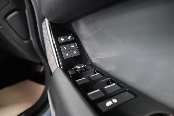 2025 Land Rover Range Rover Velar