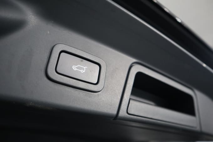 2025 Land Rover Range Rover Velar