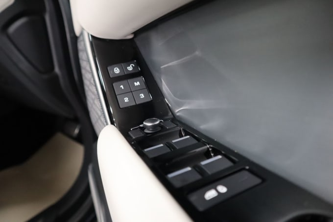 2025 Land Rover Range Rover Velar