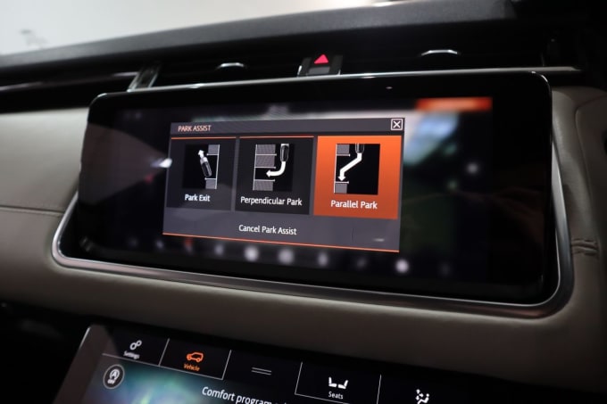 2025 Land Rover Range Rover Velar