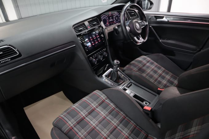 2025 Volkswagen Golf