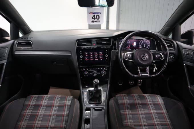 2025 Volkswagen Golf