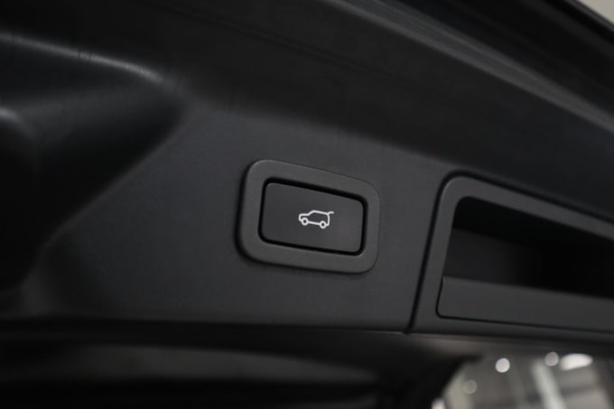 2025 Land Rover Range Rover Velar