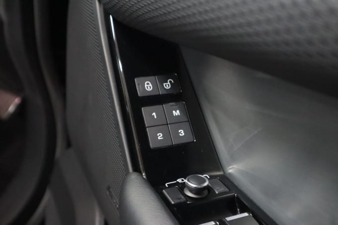 2025 Land Rover Range Rover Velar