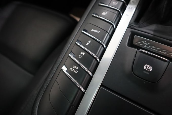2025 Porsche Macan