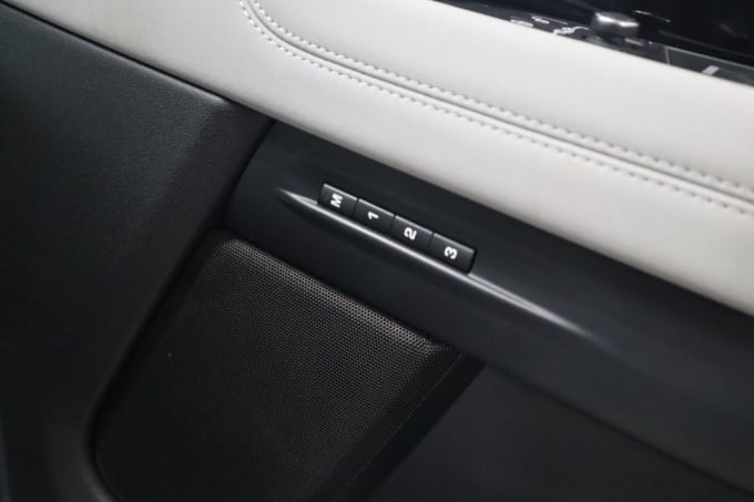2025 Land Rover Range Rover Evoque