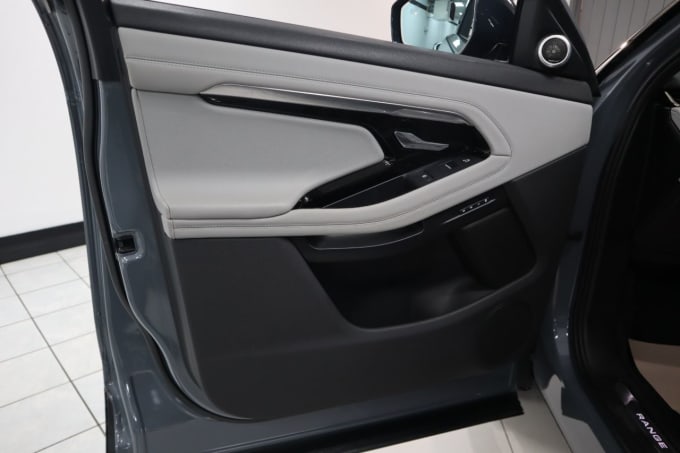 2025 Land Rover Range Rover Evoque
