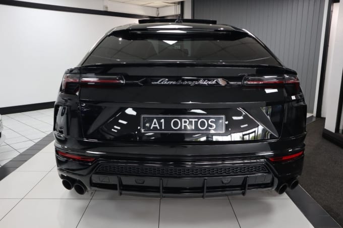 2025 Lamborghini Urus