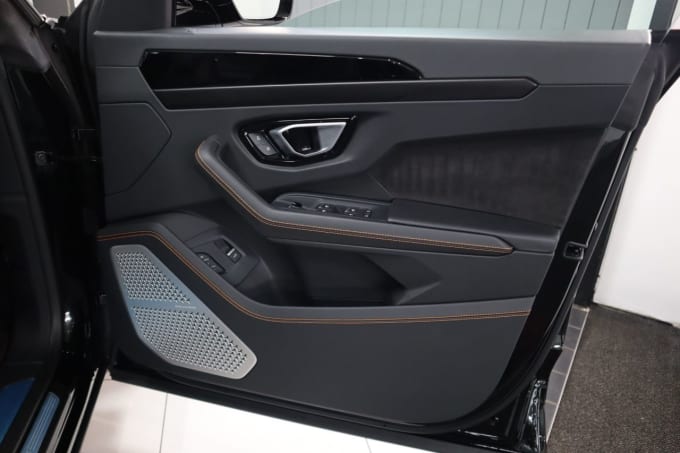 2025 Lamborghini Urus