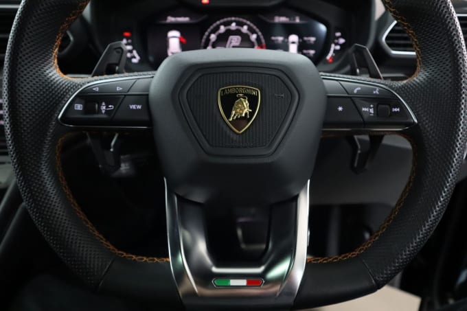 2025 Lamborghini Urus
