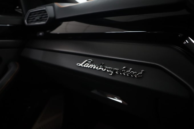 2025 Lamborghini Urus