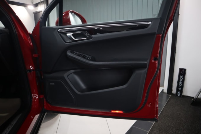 2025 Porsche Macan