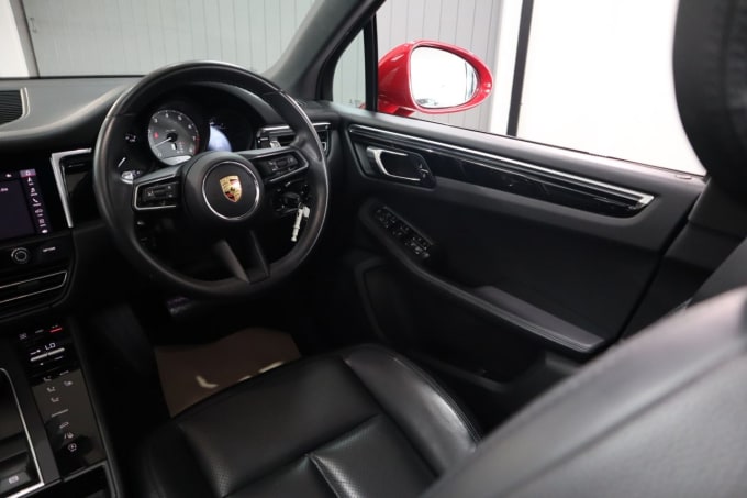 2025 Porsche Macan