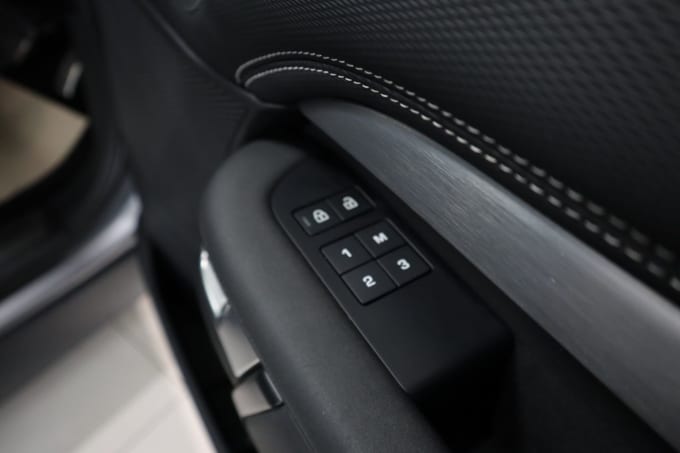 2025 Land Rover Discovery