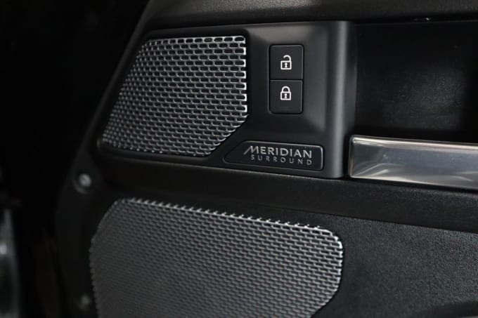 2025 Land Rover Defender