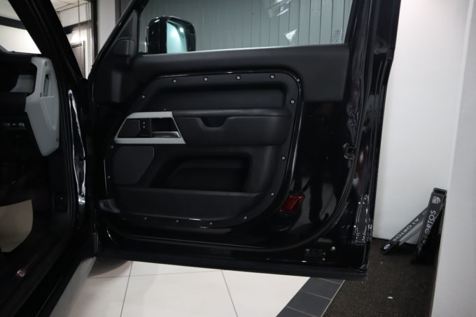 2025 Land Rover Defender