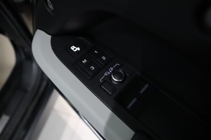 2025 Land Rover Defender