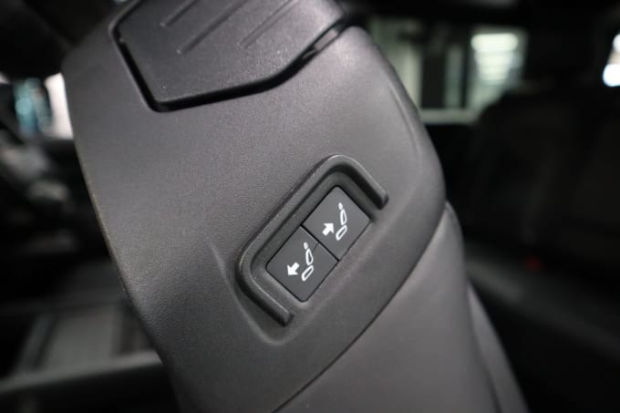 2025 Land Rover Defender