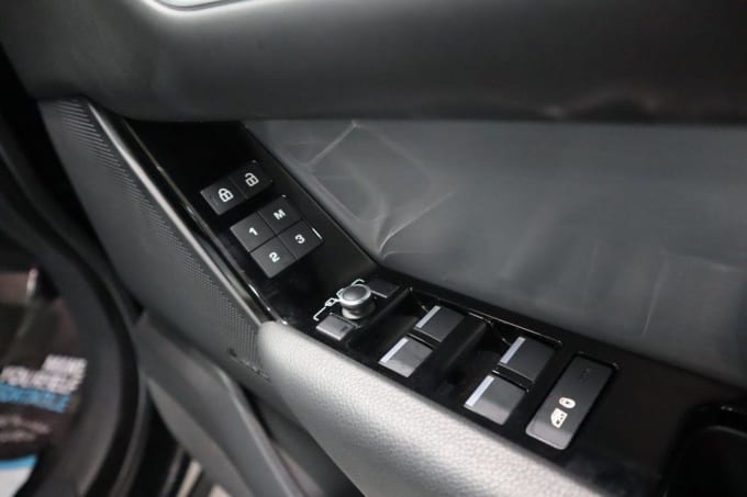 2025 Land Rover Range Rover Velar