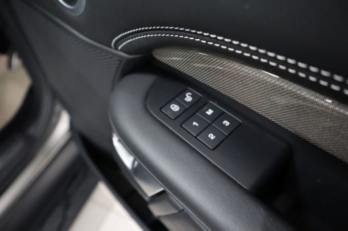 2025 Land Rover Discovery