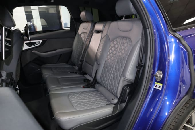 2025 Audi Sq7